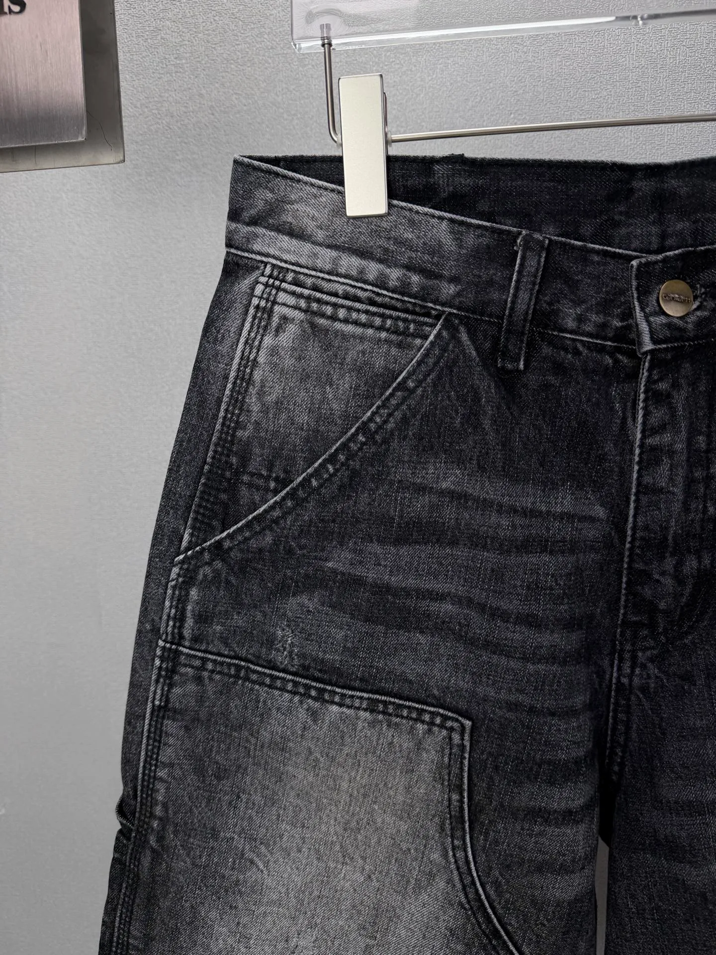 Carhartt 2026 New Arrival Retro washed distressed logging couple style washed loose denim shorts high version high version Original customized denim fabric, Internet celebrity Same Style original pulp denim fabric, spliced ​​loose version, whole body Retro old style design, very high-end and stylish! The fabric feels very comfortable and these are super Versatile and beautiful denim shorts! ! Complete with three standards, Same Style for men and women 👫Must-have item Color: washed black Size: 28, 30, 32, 34, 36 (five sizes)
